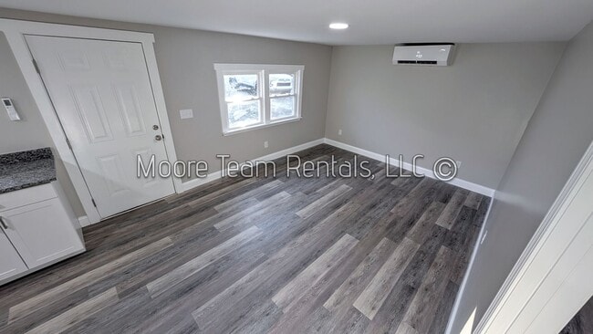 Building Photo - 906 White Pine Dr