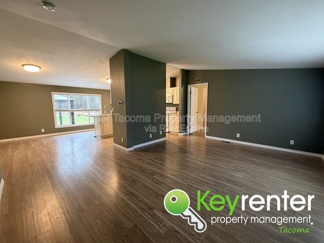 Building Photo - 121 349th St S