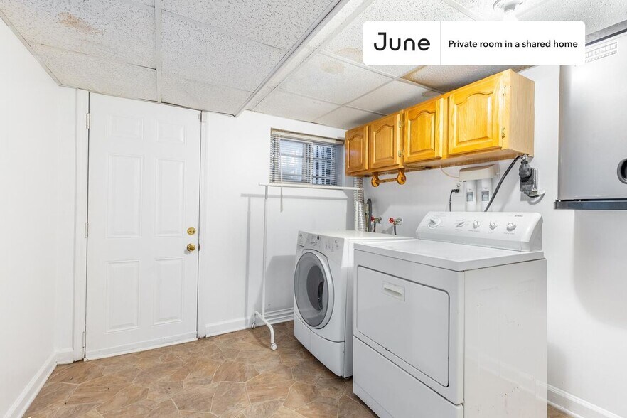 Building Photo - Room in Shared 3 bed/2 bath home