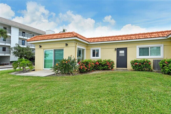 Building Photo - 4780 Gulf of Mexico Dr