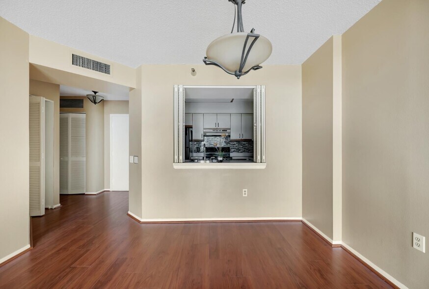 Building Photo - 2333 Feather Sound Dr