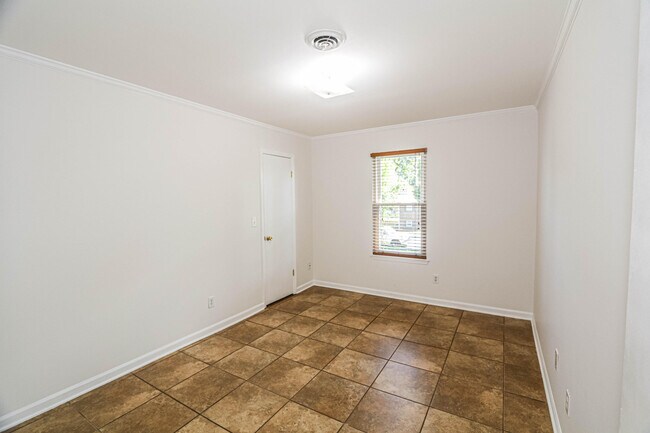 Building Photo - 3932 Creekwood Ln