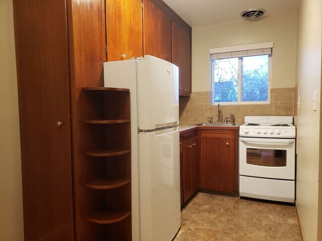 Building Photo - Fremont - Small Building - 1BR Top Floor C...