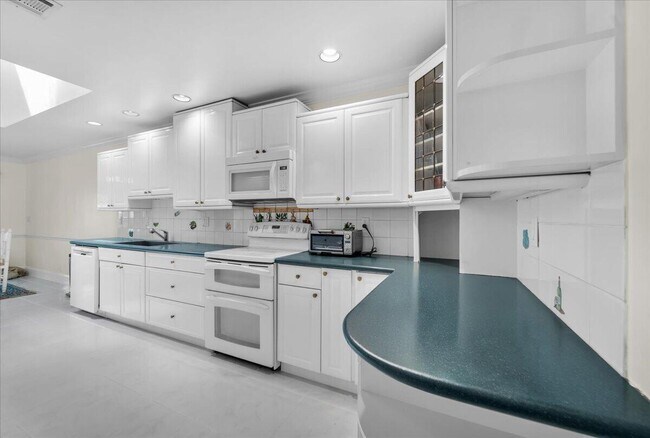 Building Photo - 2908 Banyan Blvd Cir NW