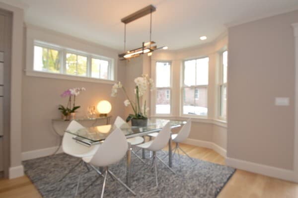 Building Photo - 136 Banks St