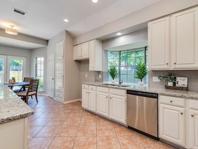 Building Photo - 1104 Quail Ln