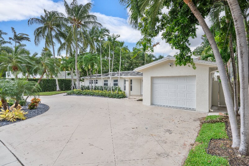 Building Photo - 411 Poinciana Dr