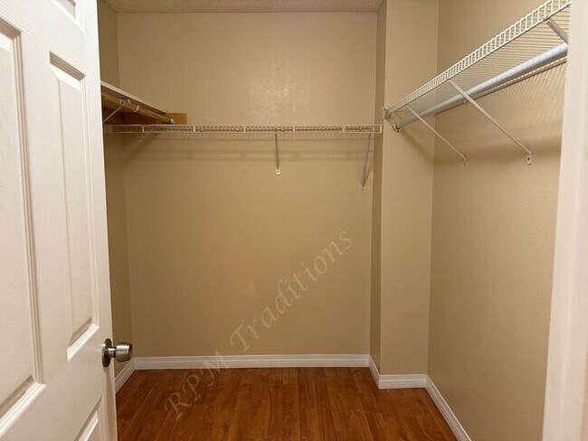 Building Photo - *** Please call us @ 661-266-1400 for information on availability, showings and applications proc...