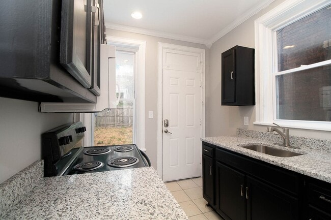 Building Photo - Remodeled 3 bedroom 1 bath home in Harrisburg,  PA