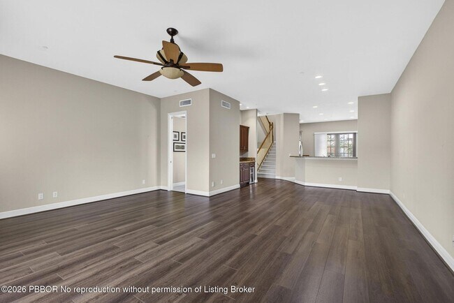 Building Photo - 803 del Sol Cir