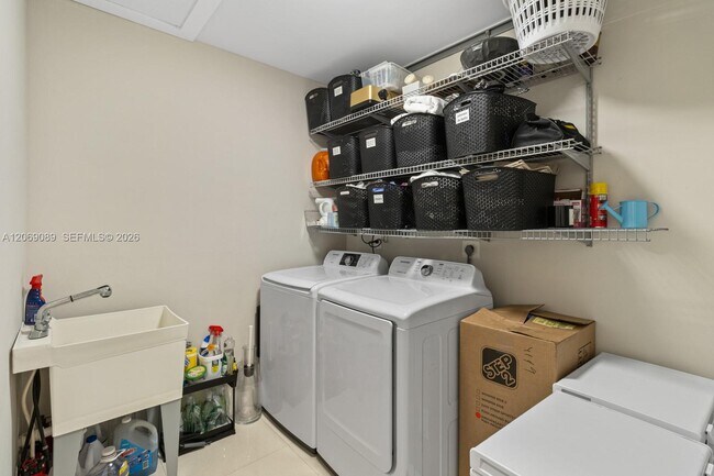 Building Photo - 4011 Hardie Ave
