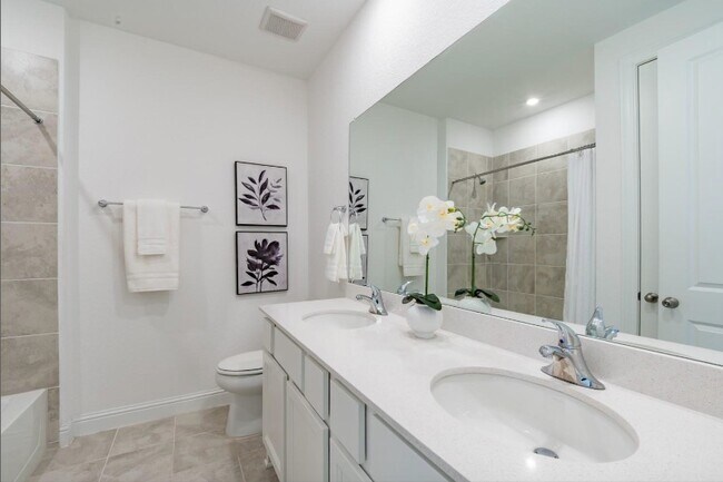 Building Photo - 1040 Villa Rialto View