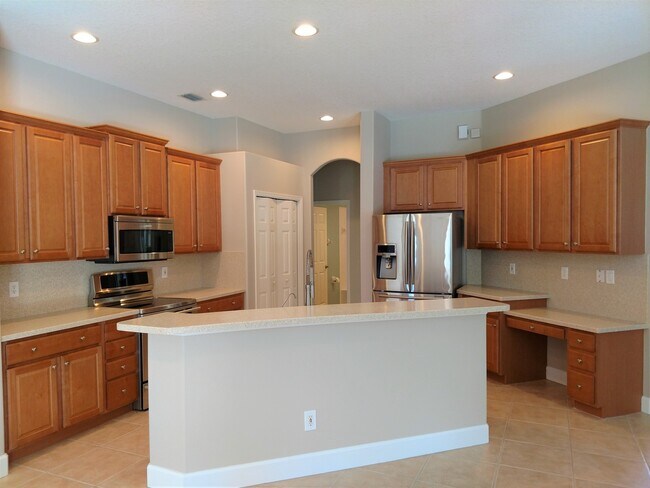 Building Photo - Annual Rental: Luxurious 4 Bedroom 3 bath POOL home in Woodlands of Rivendell! Just Blocks form P...