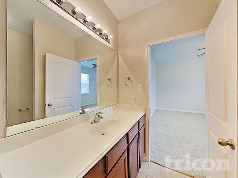 Building Photo - 4607 Le Villas