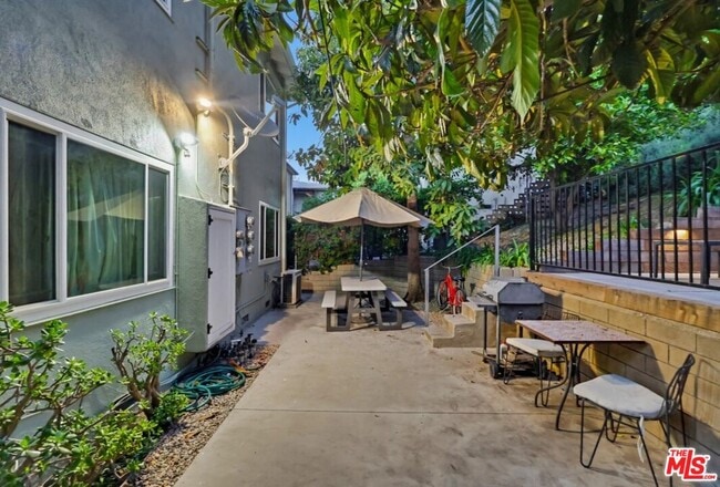 Building Photo - 1828 Silver Lake Blvd