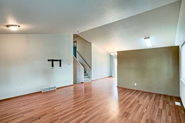 Building Photo - 3 Bedroom 2 Bath Ranch Style Home in Loveland