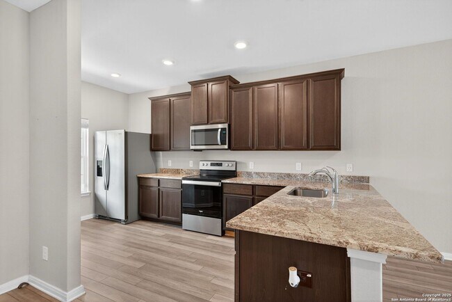 Building Photo - 5-BEDROOM HOME IN LUCKEY RANCH