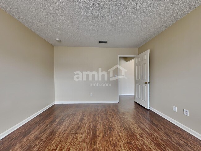 Building Photo - 530 Fallen Timbers Dr