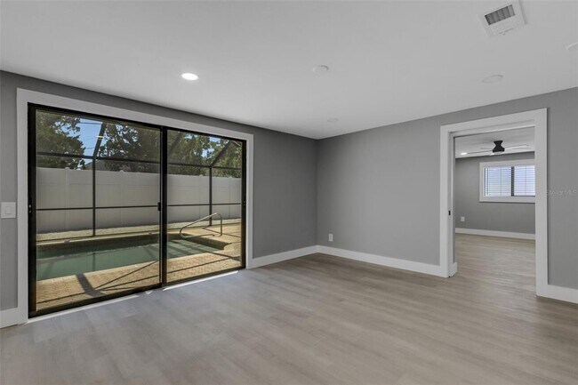Building Photo - 4645 Hunter Ridge Dr