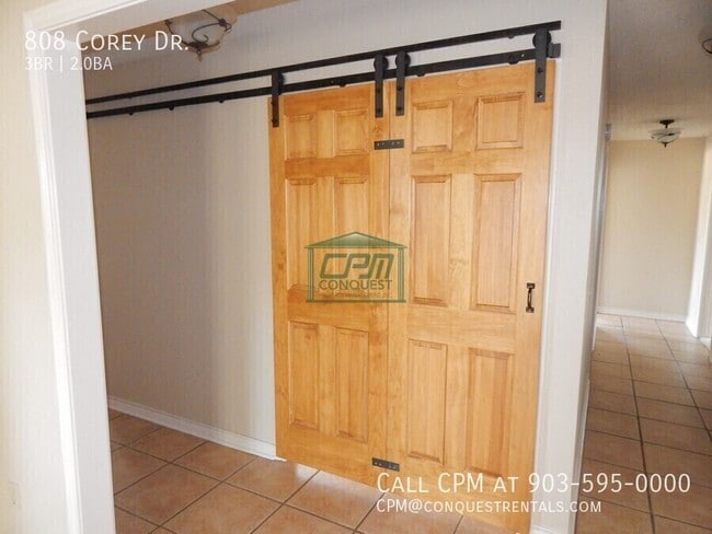 Building Photo - 808 Corey Dr