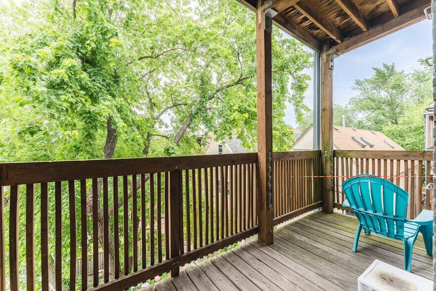 Building Photo - 2238 N Sawyer Ave