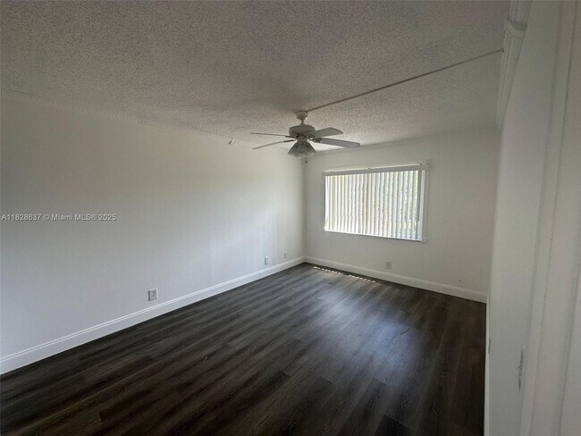 Building Photo - 1638 Embassy Dr