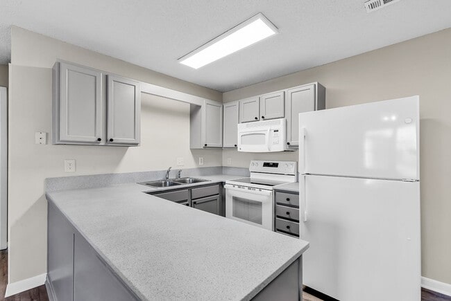 Building Photo - If you choose Autumn Chase we will both be LUCKY!!