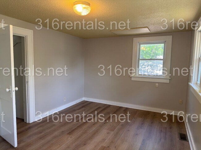 Building Photo - Two bed one bath available NOW!