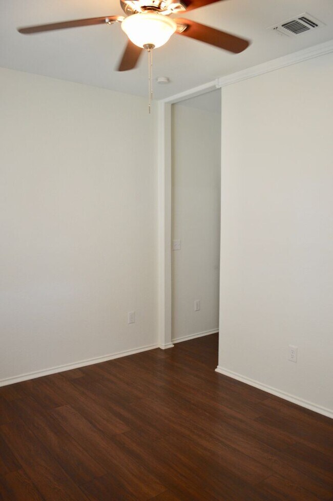 Building Photo - Charming 3 bed 2 bath home in Converse, TX