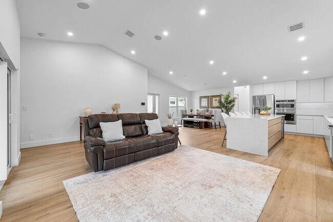 Building Photo - 2721 Neaton Ct