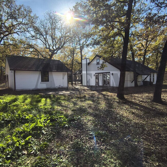 Building Photo - Fully remodeled 4-bedroom, 2-bathroom home