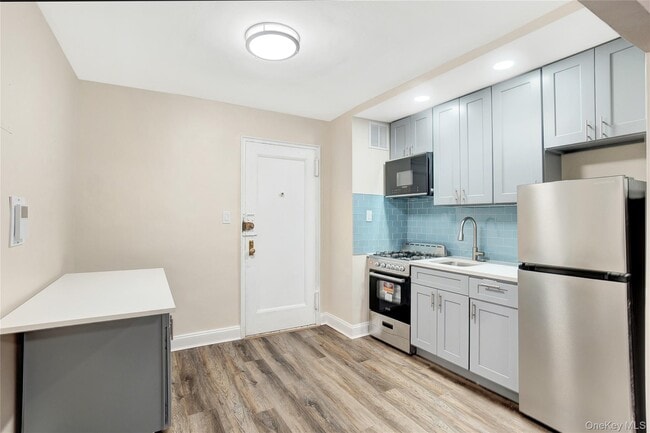 Building Photo - 105-24 64th Rd