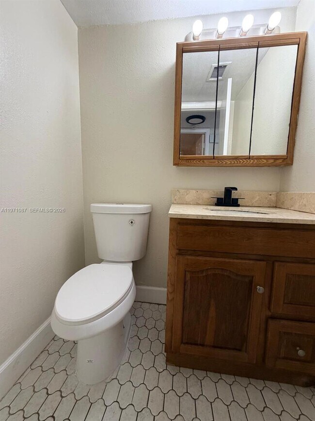 Building Photo - 11925 NE 2nd Ave