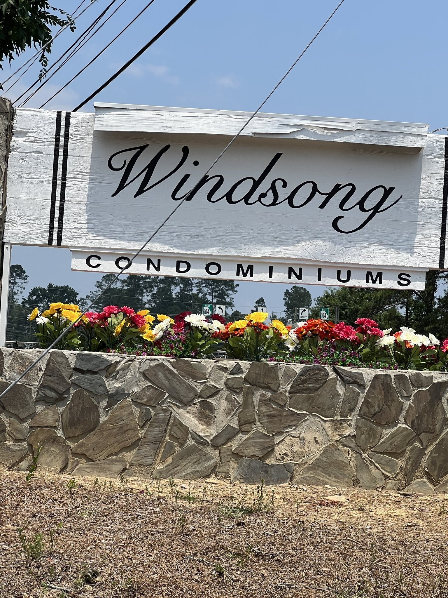 Building Photo - 700 Windsong Cir