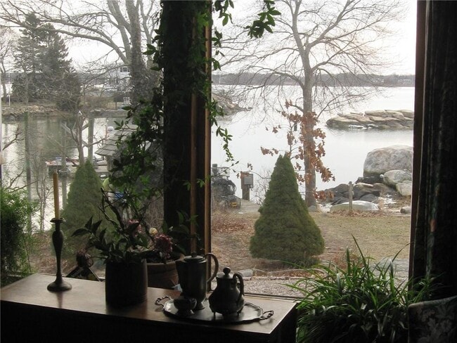 Building Photo - 245 Cove Point Rd W