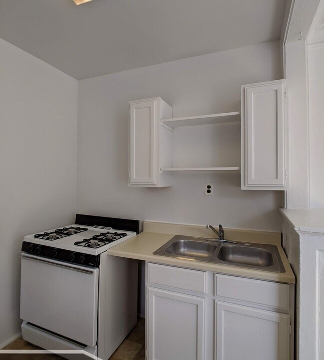 Building Photo - 2332 N Spaulding Ave