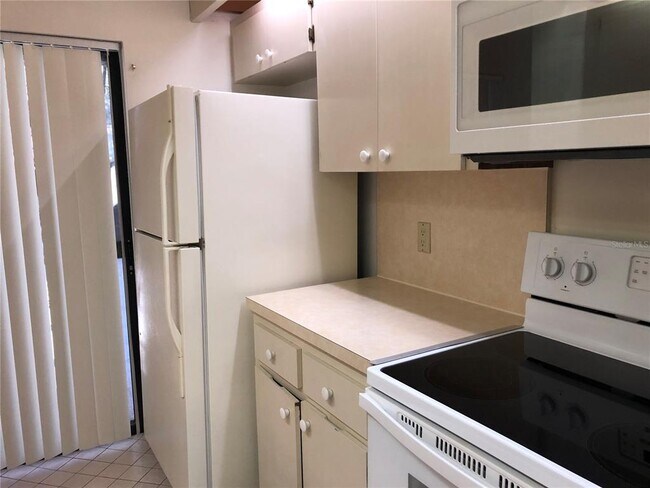 Building Photo - 2721 5th Ct