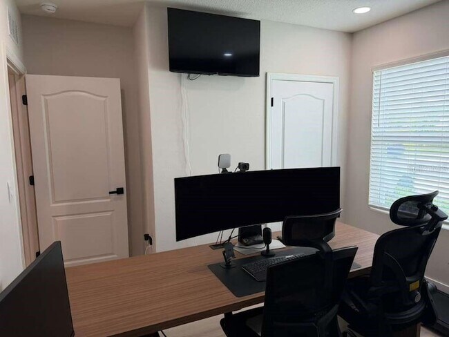 Building Photo - 33412 Country House Dr