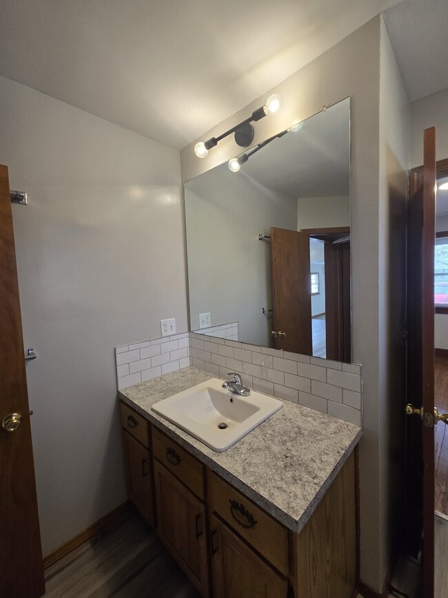 Building Photo - 526 N Martinson Ave
