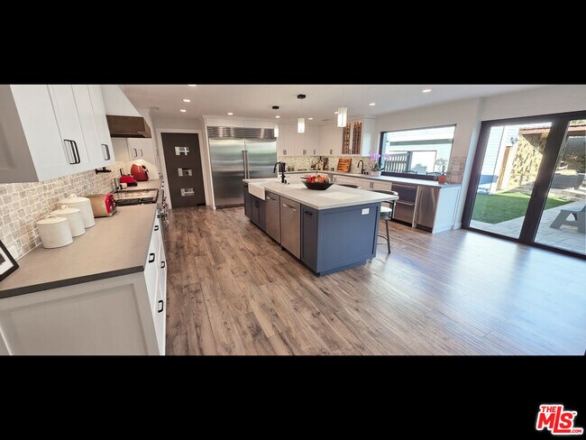 Building Photo - 4744 Haskell Ave