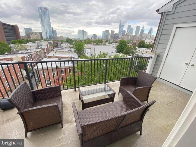 Building Photo - 303 Admirals Way