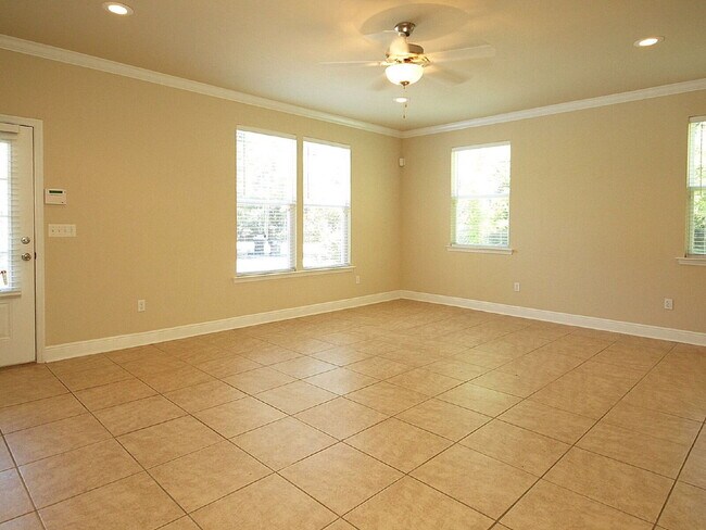 Building Photo - Hamptons on High – 4 Bedroom / 4 Bathroom Student Townhome Near FSU & TSC!