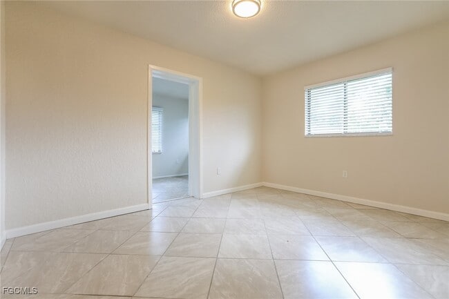 Building Photo - 4024 Gingold St