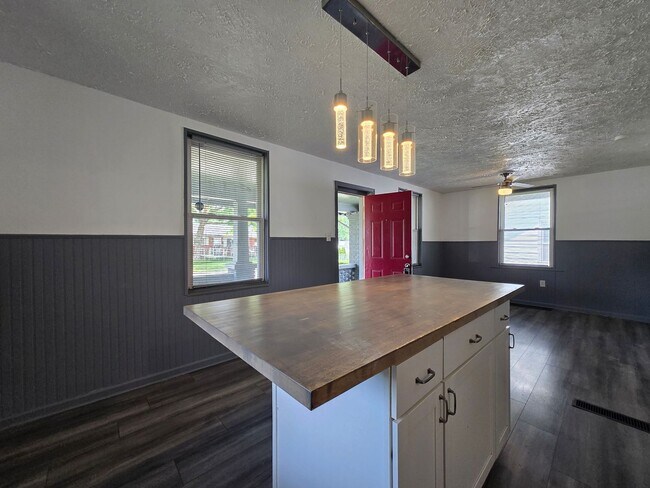 Building Photo - 2832 Rushland Dr