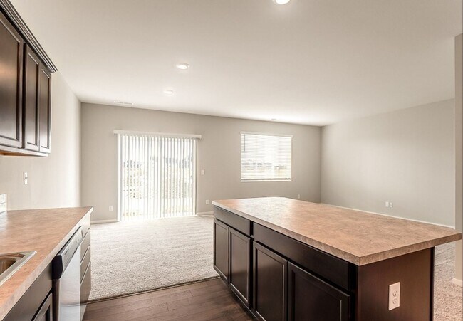 Building Photo - Modern 4-Bedroom Puyallup Home Built in 2022