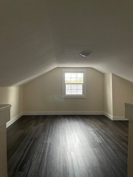 Building Photo - 255 Southview Pl S