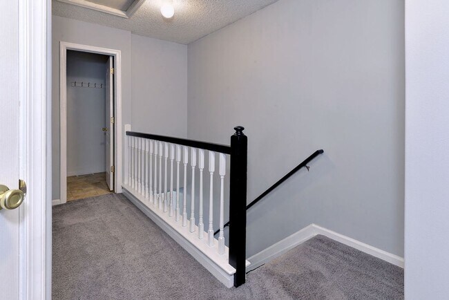 Building Photo - Updated Kiln Creek Home
