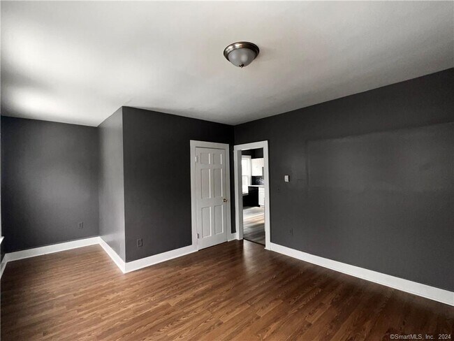 Building Photo - 552 Winthrop Ave