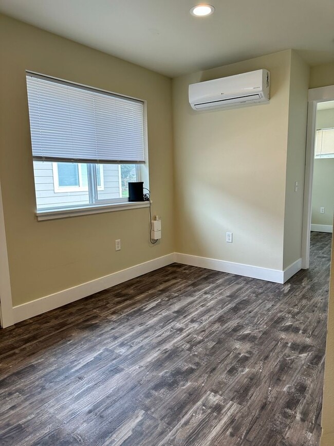 Building Photo - 207/209 Morton St