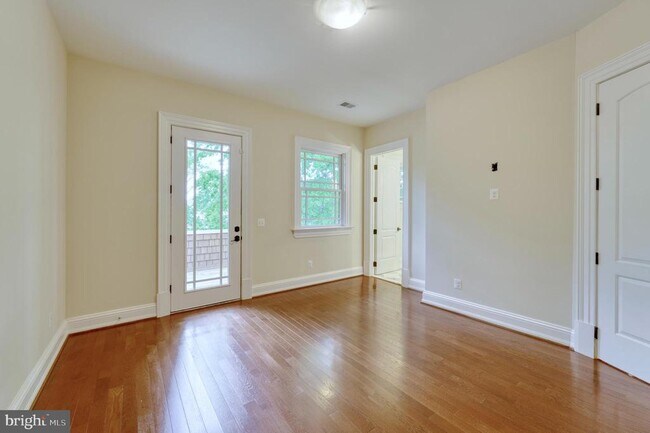 Building Photo - 6506 Divine St